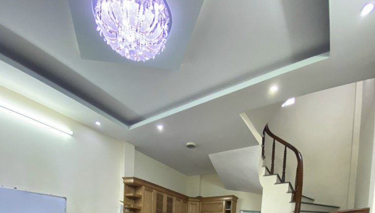 Cho thuê nhà nguyên căn ngõ 69 Bùi Huy Bích ngay Quận ủy Hoàng Mai, 33m ×5 Tầng 3N to .1N nhỏ.4wc
